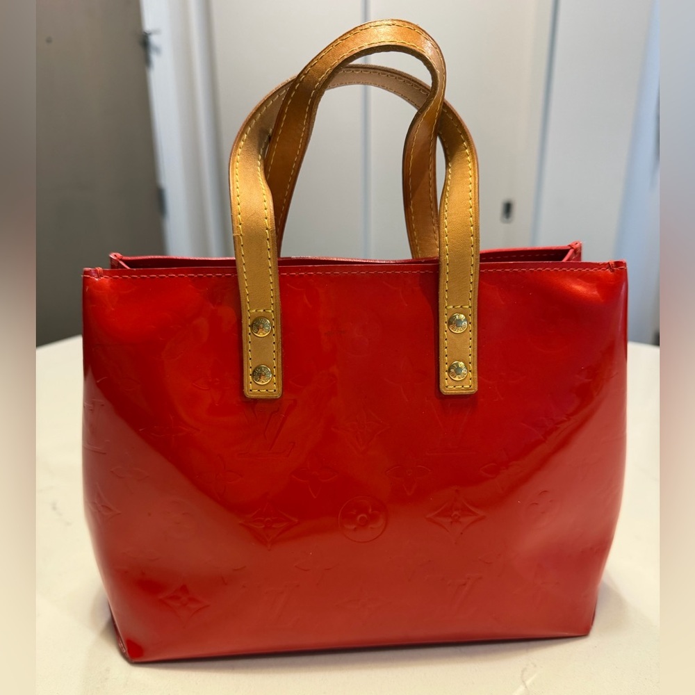 Louis Vuitton Red Vernis Reade Handbag - Picture 2 of 10